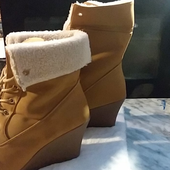 Ladies Boots - Picture 3 of 9